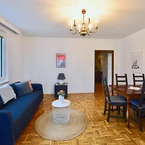 Hotel 3-bedroom-flat With Parking Space