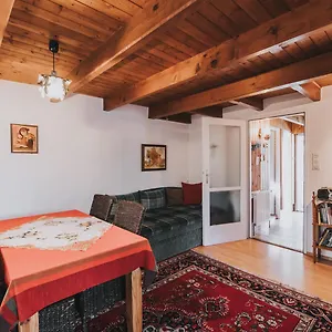Apartament Garden House With Parking Lot