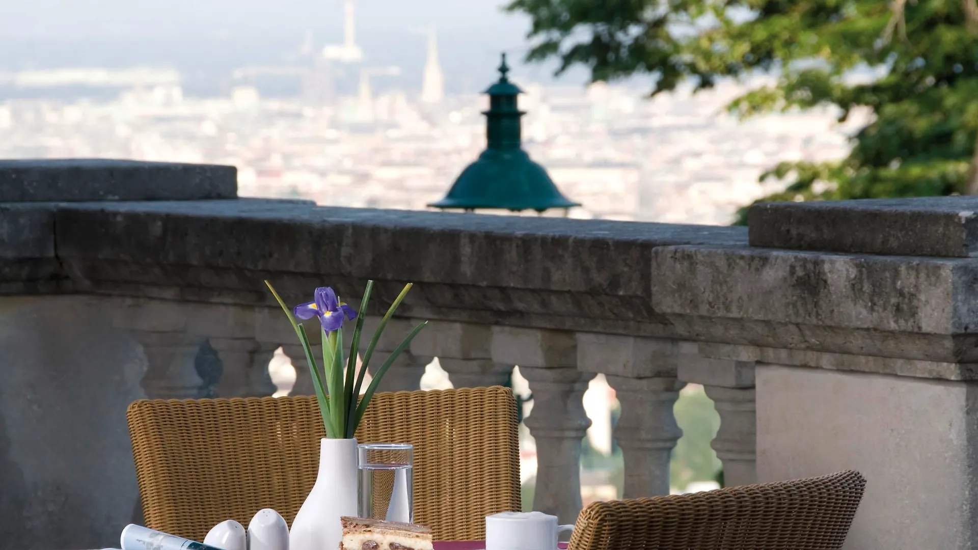 Austria Trend Hotel Schloss Wilhelminenberg Wien 4*, Vienna
