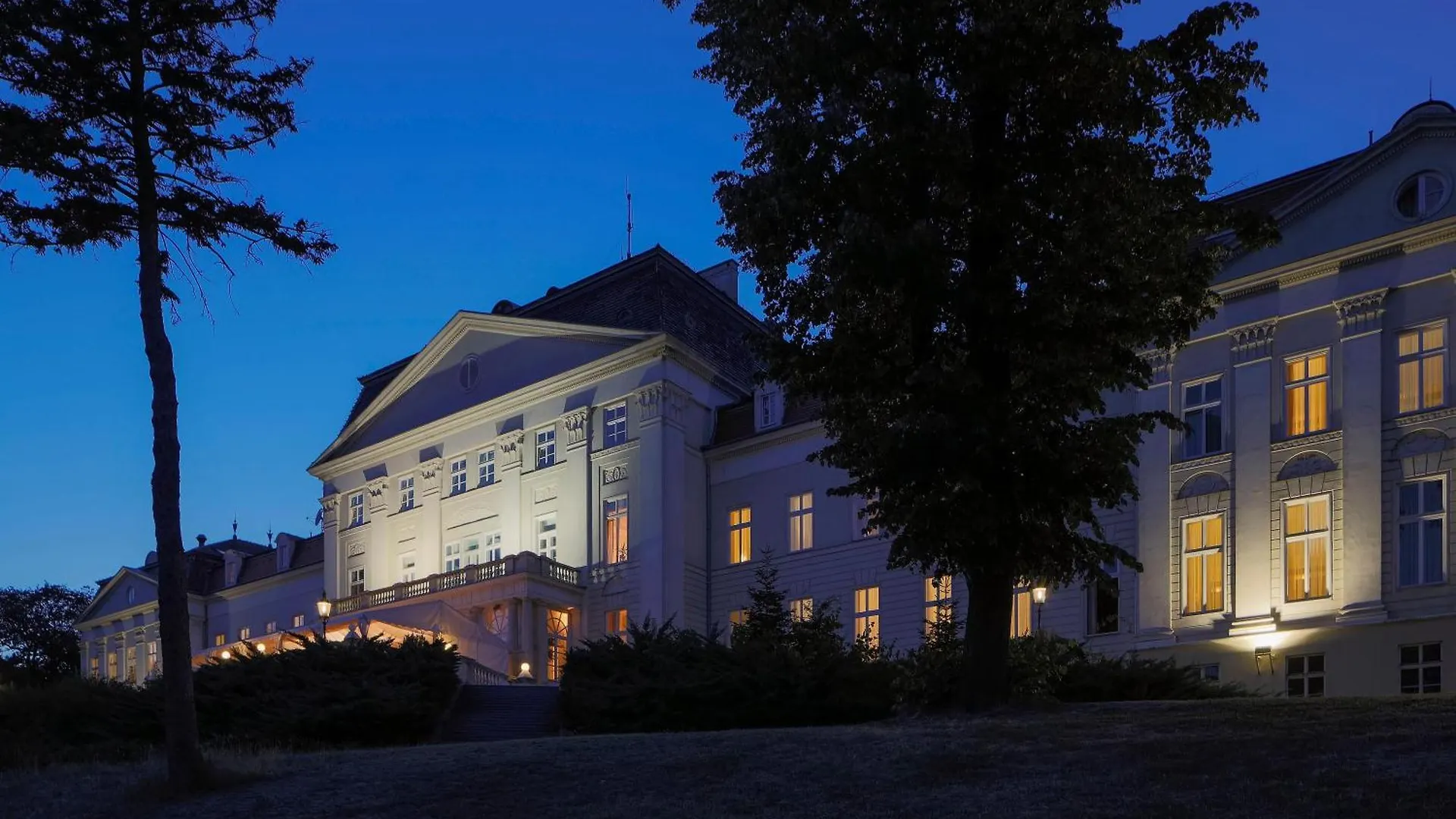 Austria Trend Hotel Schloss Wilhelminenberg Wien 4*, Vienna