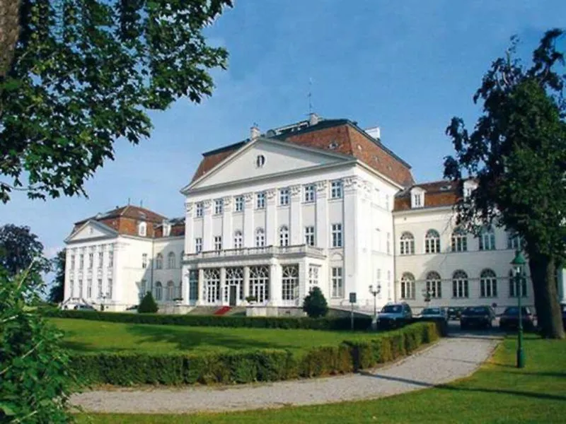 Austria Trend Hotel Schloss Wilhelminenberg Wien 4*, Vienna